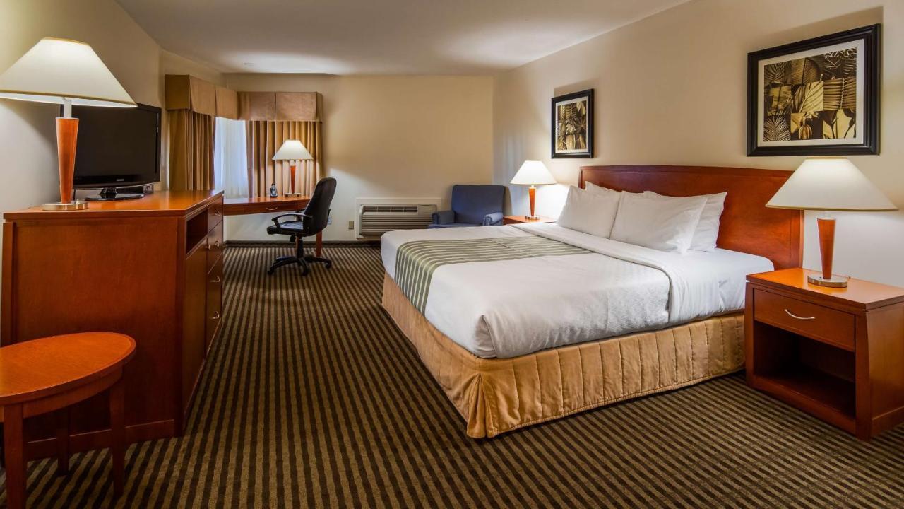 Surestay Hotel By Best Western Chilliwack Exterior photo